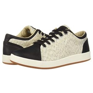 Women’s Kodiak Indra Shoes Size 7 – fits like 7.5